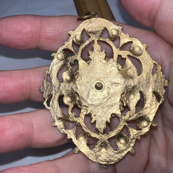 Vintage Gold Tone Baroque Style Pendant (no chain) - Picture 7 of 7